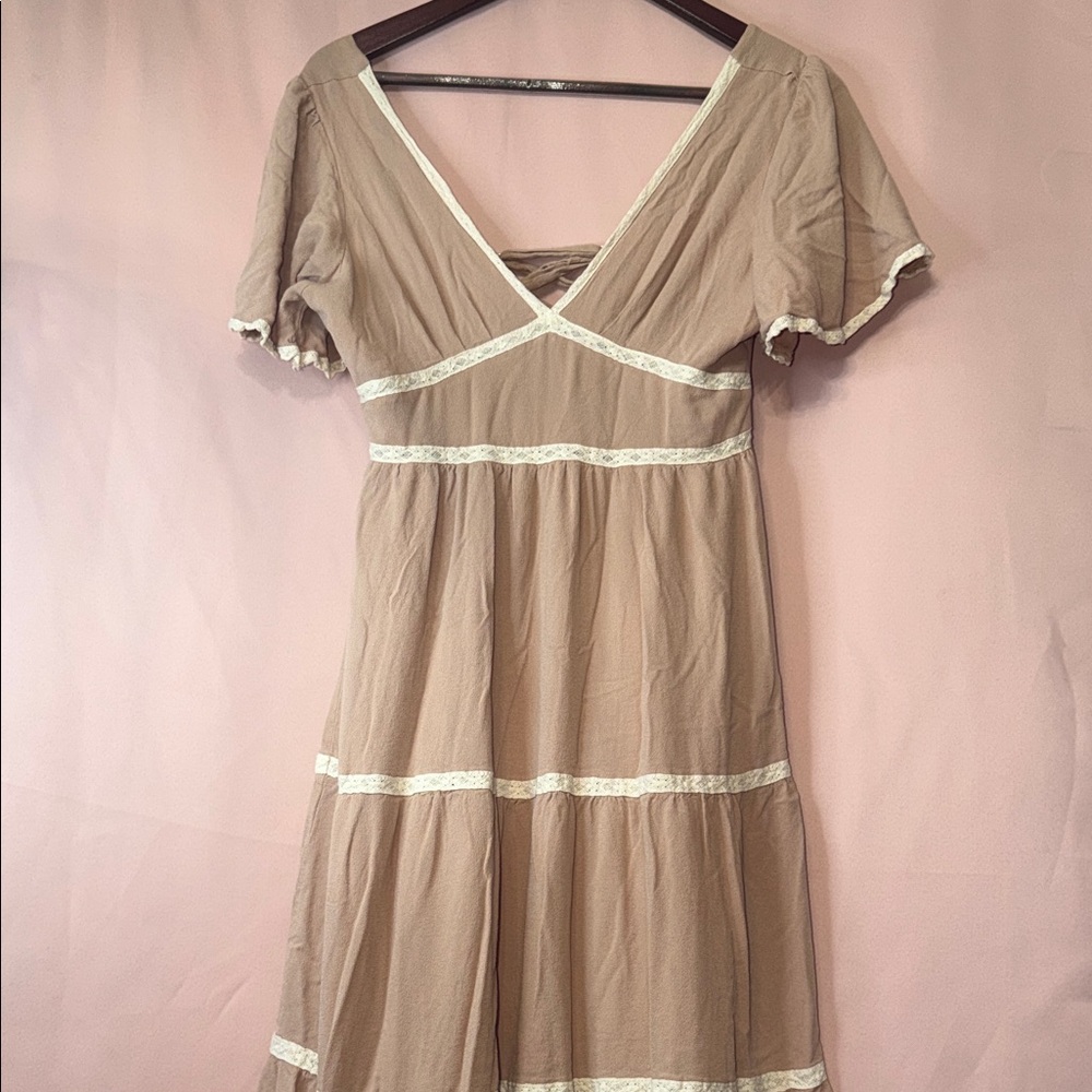 Blush V-Neck Tiered Maxi Dress with Lace Trim - Picture 3 of 9